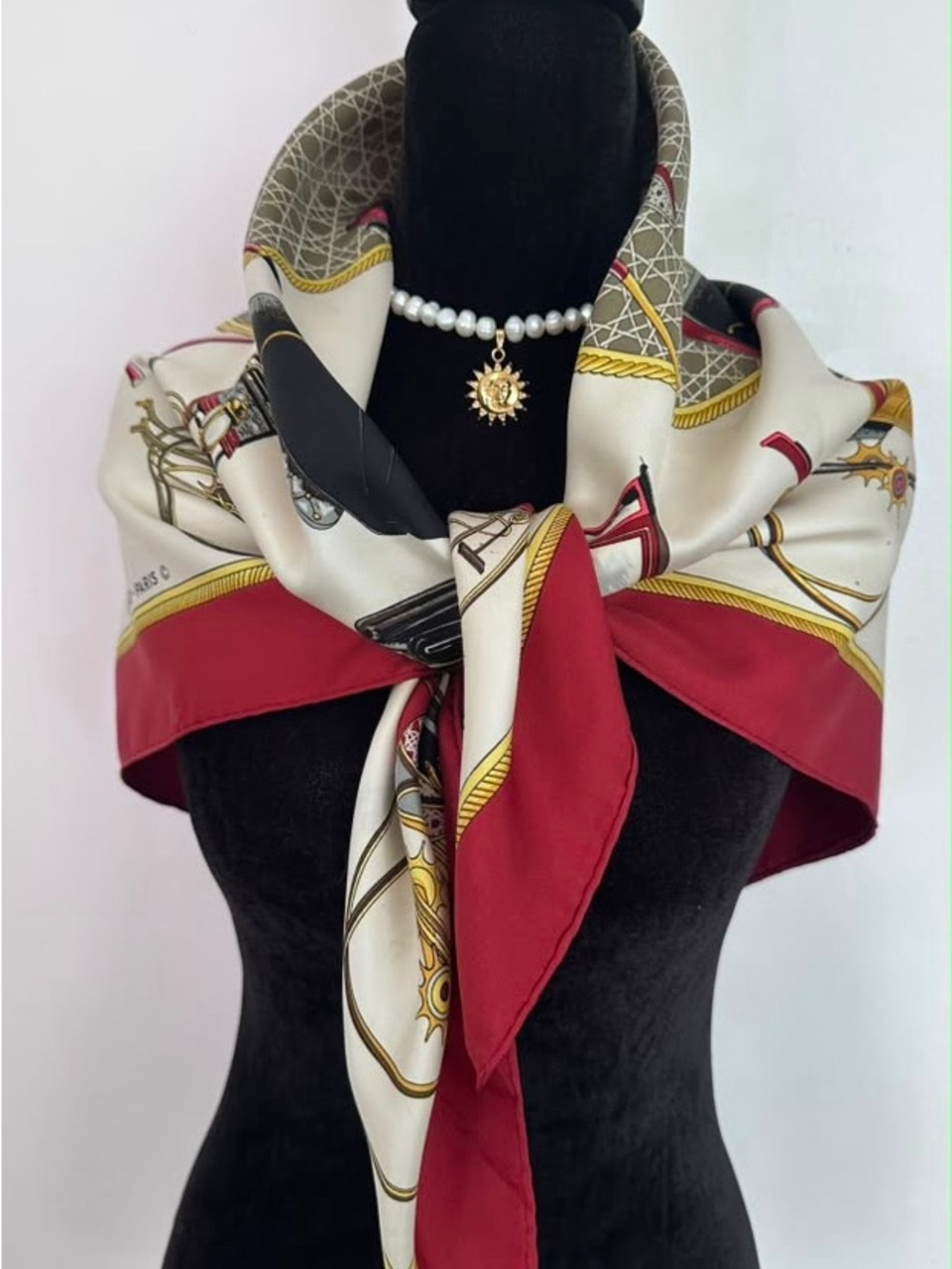 Hermes Silk Scarf Carré 90 Red White Hand Rolled Made in France - Picture 2 of 9